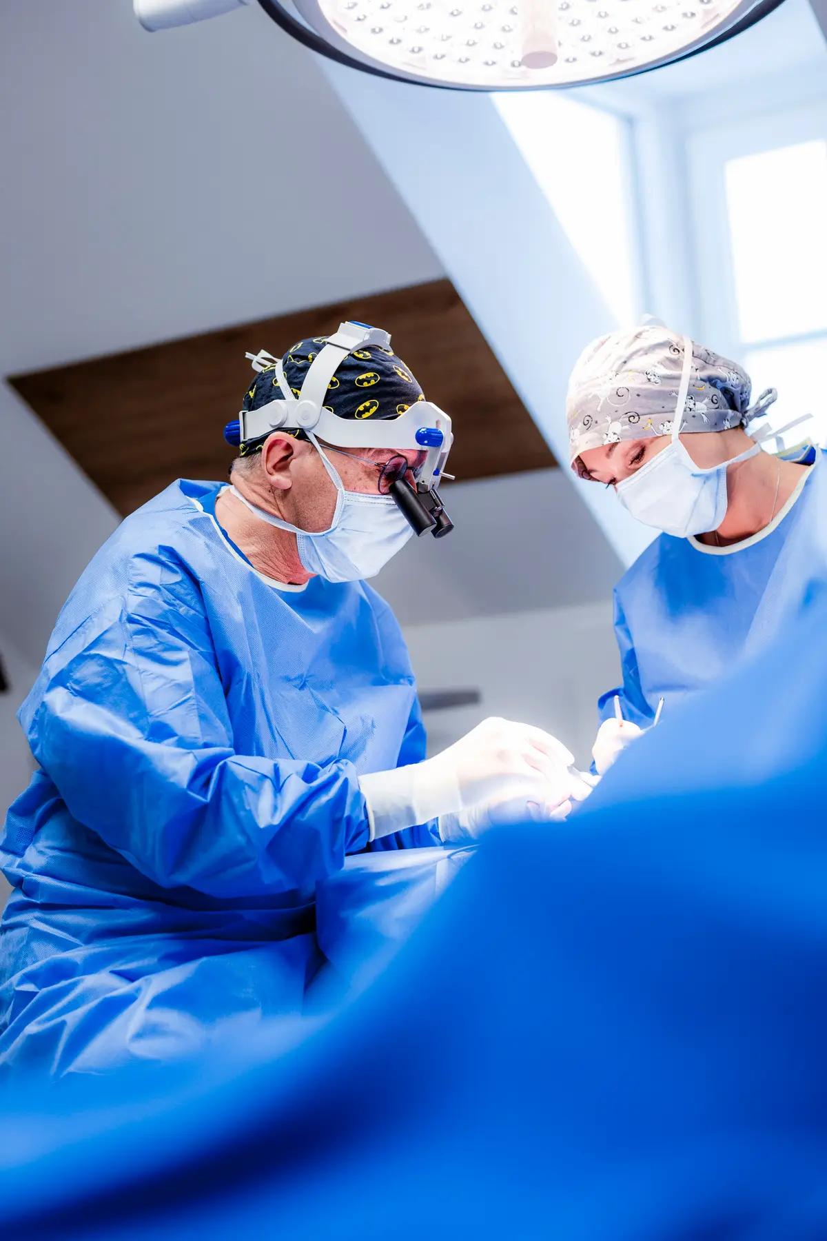 OP-Team der Praxisklinik für Chirurgie & Aesthetic bei einem Eingriff